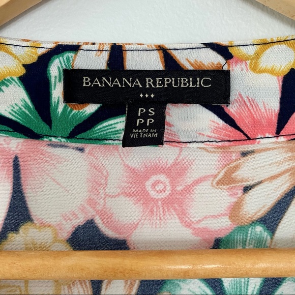 Banana Republic flower power wrap dress 🌸 - Picture 4 of 6